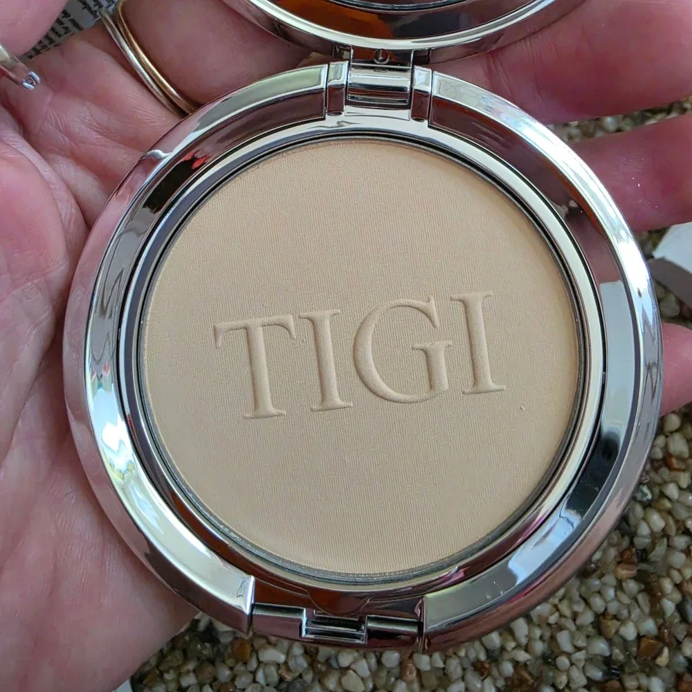 TIGI Powder Foundation Pure 0.37 oz Matte Face Makeup Compact with Mirror